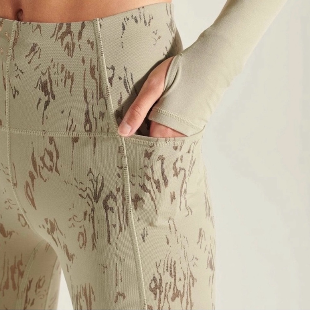 Halle Berry X Sweaty Betty Legging Women's XS Athena Super Soft 7/8 leng… - Picture 9 of 9